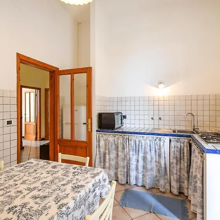 2 Bedroom Lovely In Apartment *